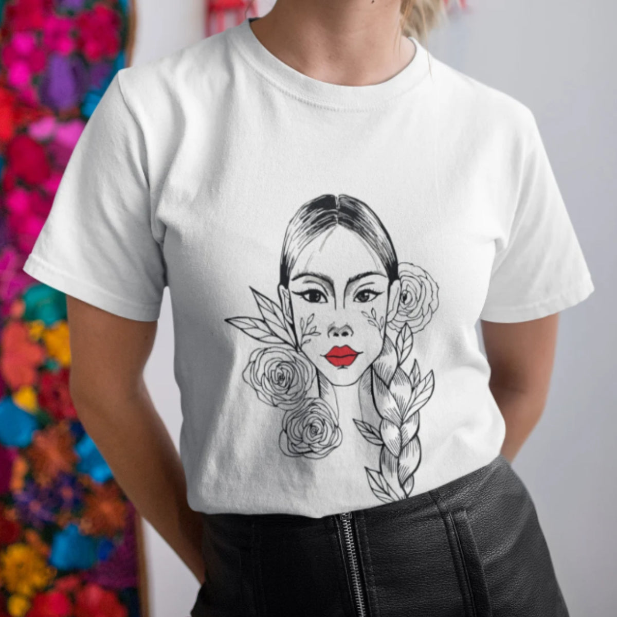 Weißes T-Shirt Mädchen mit Zopf